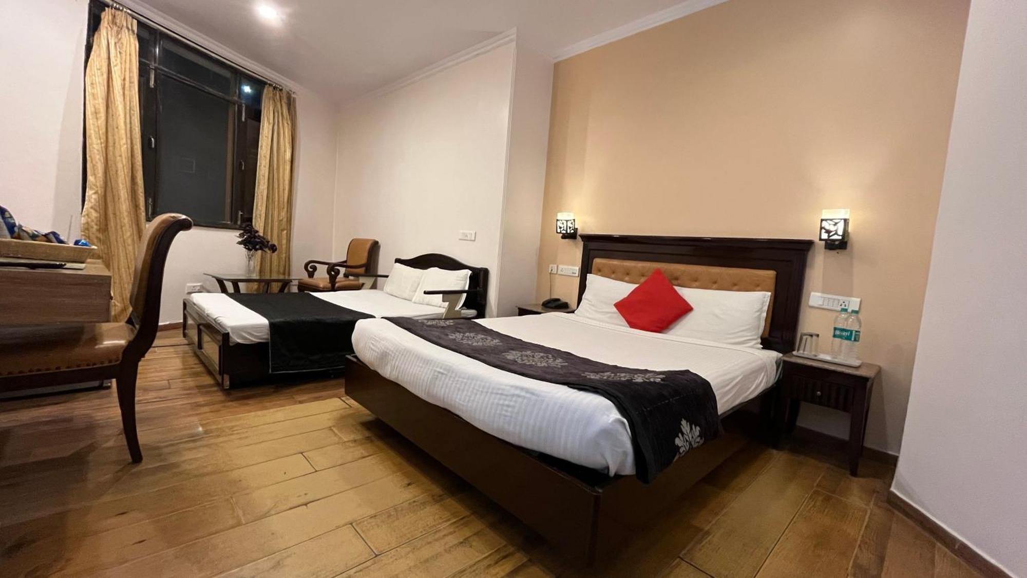Hotel Marc Шімла Екстер'єр фото